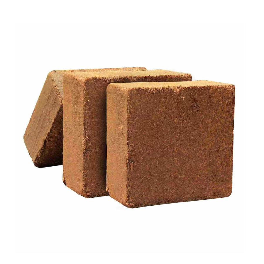 Premium Organic – Eco Soil Alternative. (Jab aap Block ya brick ko paani mein dalte ho to yeh 4 se 5 guna tak expand ho jata hai)
